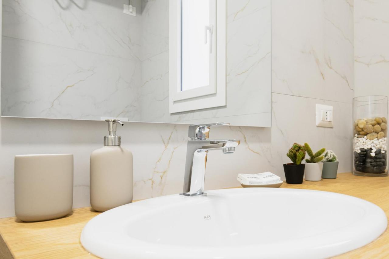 Апартаменти Easylife - Oasi Chic Pochi Passi Dai Navigli Мілан Екстер'єр фото